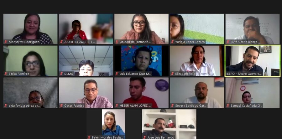 Maestras y maestros de educación básica continúan en capacitación impartida por el IEEPO