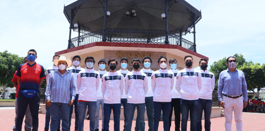 Entrega Incude Oaxaca material deportivo en la Cuenca a clubes y entrenadores de cinco disciplinas