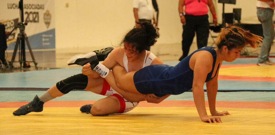 Las mujeres dan la cara con nueve primeros lugares en el Macro Regional de luchas asociadas