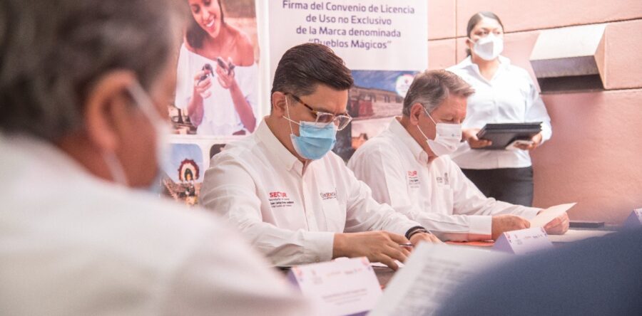 Sectur Oaxaca y autoridades municipales firman convenio en favor de la promoción de Pueblos Mágicos