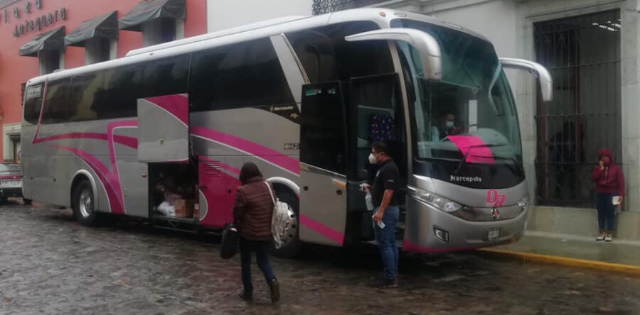 La Sección 22 de la CNTE viajó a Puebla  en apoyo a la Normal que está en protesta
