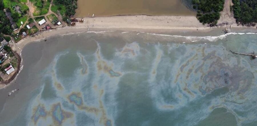 Denuncian contaminación de combustible en la Bahía “La Ventosa”