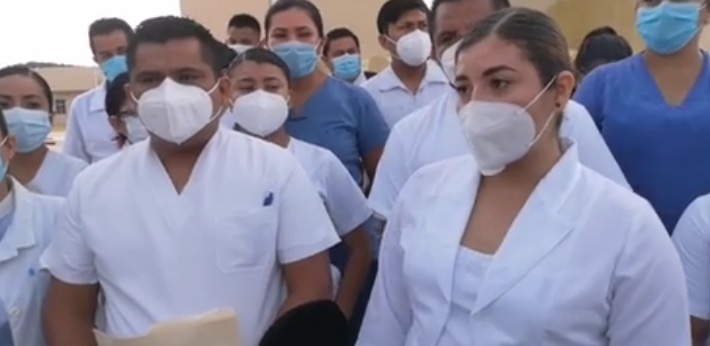 Trabajadores de Salud del INSABI de Juchitán piden ser recontratados