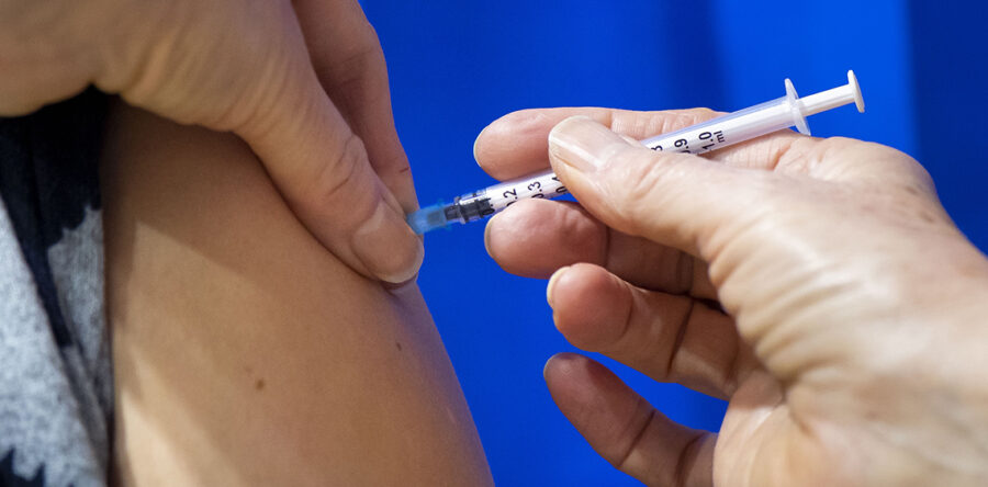 Abren registro para vacuna contra Covid-19 a jóvenes de 18 a 29 años; así se hace