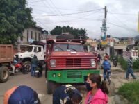 Con protesta piden la rehabilitación de un drenaje sanitario