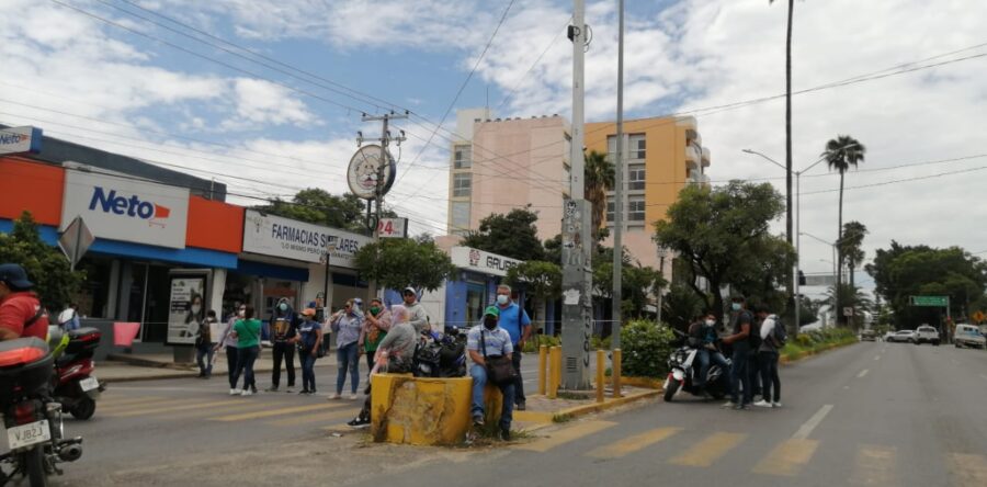 ENSFO genera caos en la zona norte de la Capital con el bloqueo que realizaron