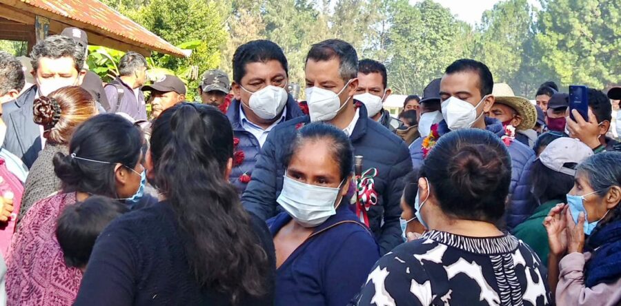 Ambulantes exigen los dejen ingresar al zócalo a vender sus productos