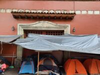 Continúa el plantón del SITYPS en Casa Oficial del Gobierno del Estado
