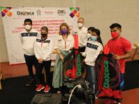 Entrenadoras y entrenadores de Valles Centrales reciben sets profesionales deportivos