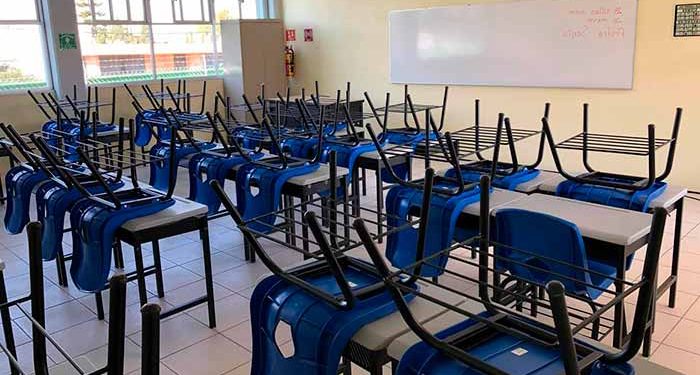 A salones de clases: Carlos R: Aguilar Jiménez