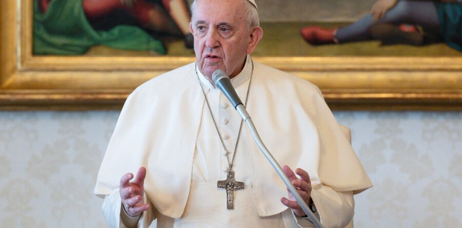 ‘Vacunarse es un acto de amor’, dice el papa Francisco a América Latina