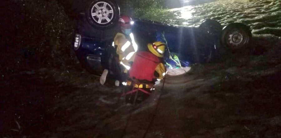 Encuentran sin vida a automovilistas en San Lorenzo Cacaotepec