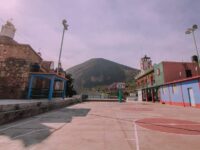 En Albarradas cierran el paso a personas de la CDMX y el extranjero