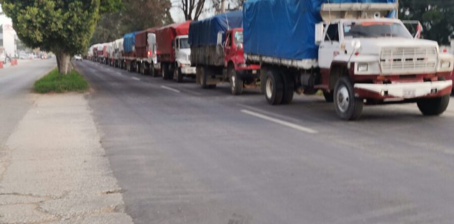 Con bloqueo en Símbolos Patrios, transportistas piden participar en obra de ampliación de carriles