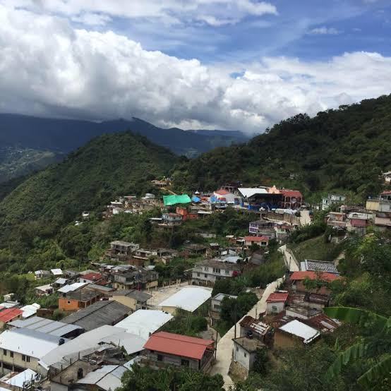 Habitantes de la Sierra Norte claman ayuda a AMLO por brote de Covid