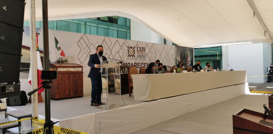 Tunden diputados a Cué Navarro, le exigen su renuncia