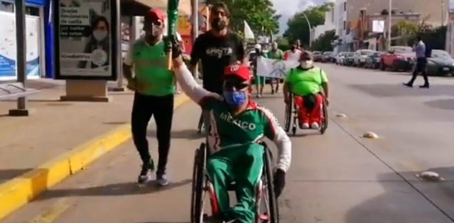 Marchan paralímpicos para exigir el pago de las becas vitalicias