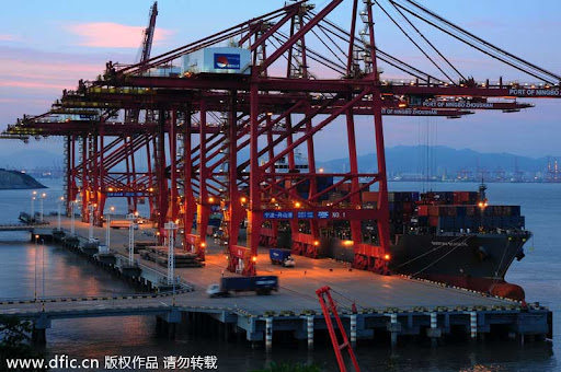 China cierra parcialmente uno de los principales puertos del mundo por caso de covid