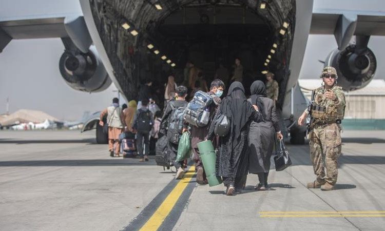 Más de 105 mil personas fueron evacuadas de Afganistán