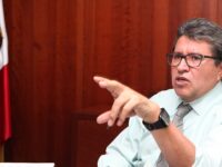 Me mantengo como coordinador; si no, que revoquen mi mandato: Monreal
