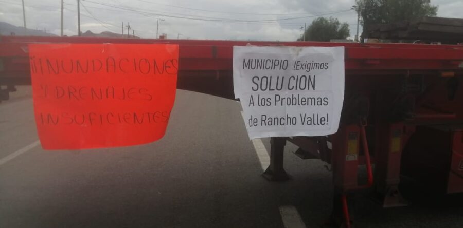Continúa el bloqueo en la carretera 190 en Tlacolula de Matamoros