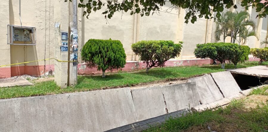 En riesgo vecinos de la Noria y Trinidad de las Huertas por canal de aguas negras