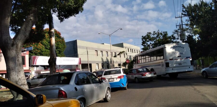 Gran caos vial generaron los trabajadores del STEUABJO frente a la JLCyA