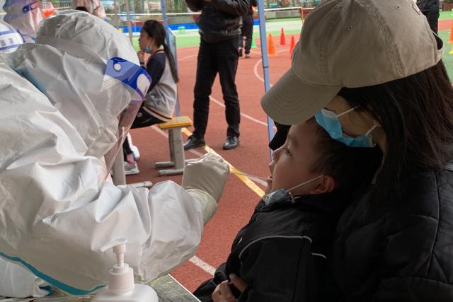 China confina ciudad con 4 millones de habitantes tras brote de covid-19