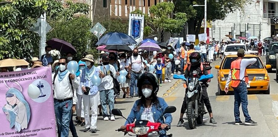 Rechazan aborto legal en Oaxaca con procesión