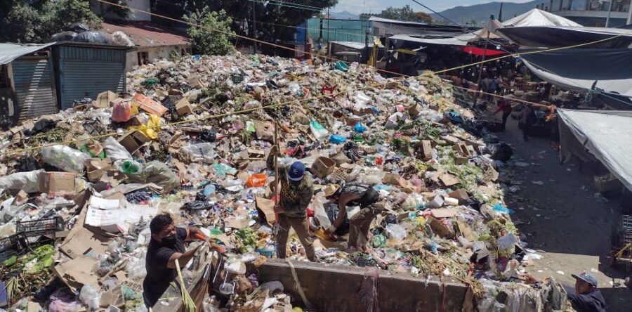 Conviertan calles y avenidas de municipio de Oaxaca en tiradero a cielo abierto; aún no hay reactivación de servicio de limpia