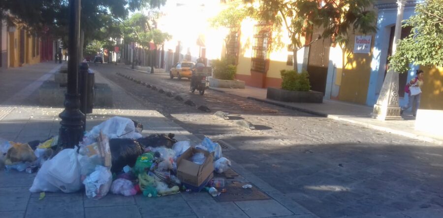Reanudan servicio de limpia en el municipio de Oaxaca de Juárez; trabajadores no descartan más movilizaciones