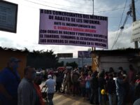 Protestan comerciantes en el estacionamiento del Mercado de Abasto