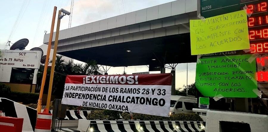 Nuevamente pobladores de Chalcatongo se apoderaron de la caseta de cobro de Huitzo