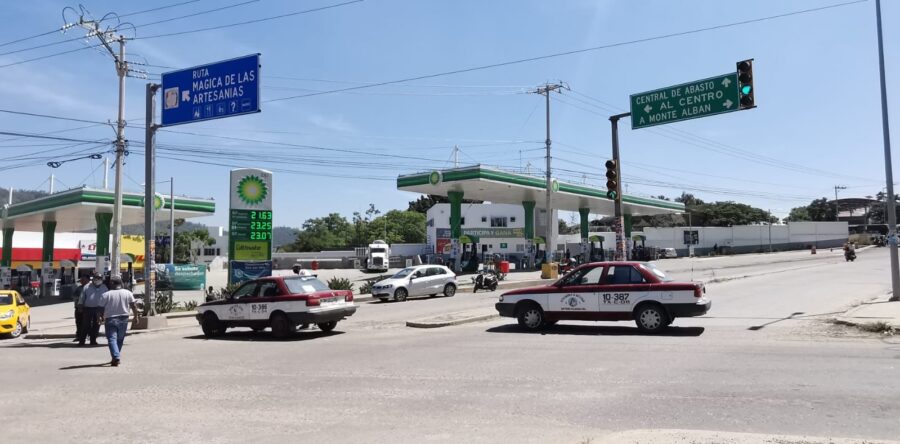 Por el ingreso de urbanos a Ixtlahuaca cerraron el crucero de Plaza Bella