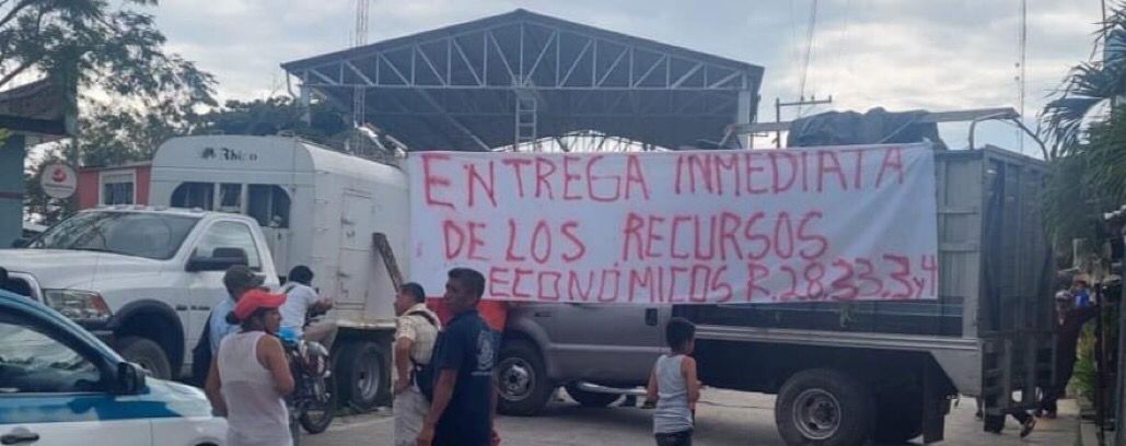 Bloquean la carretera Juquila – Río Grande