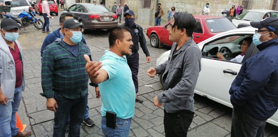 Bloquean trabajadores de Salud, calles del centro de la ciudad