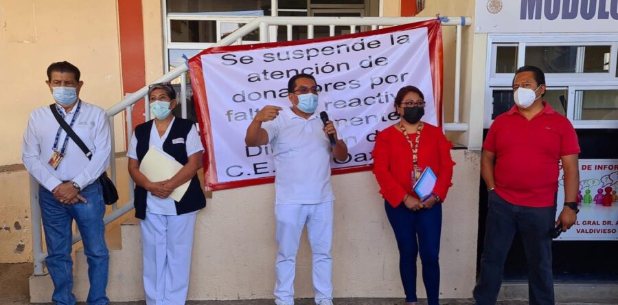 Bloquean la calle Las Flores en la colonia Libertad