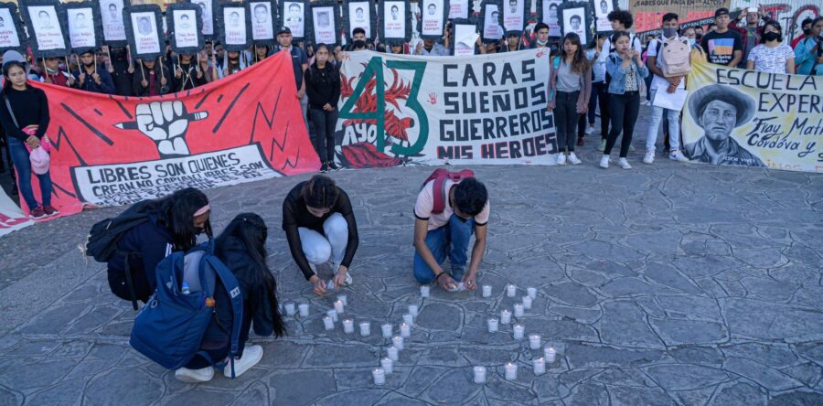 Abogados de normalistas reprueban revelación de información sobre caso Ayotzinapa