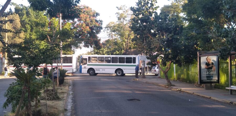 Otra vez, el STEUABJO cerro vialidades en el Boulevard Eduardo Vasconcelos