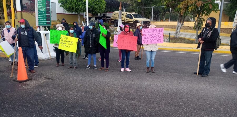 Extrabajadores del extinto Seguro Popular revivieron sus protestas