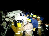 Volcó tractocamión en Huatulco, chófer salvó su vida