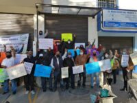Continúa el SEIEBEO en protesta en exigencia de atención a sus demandas.