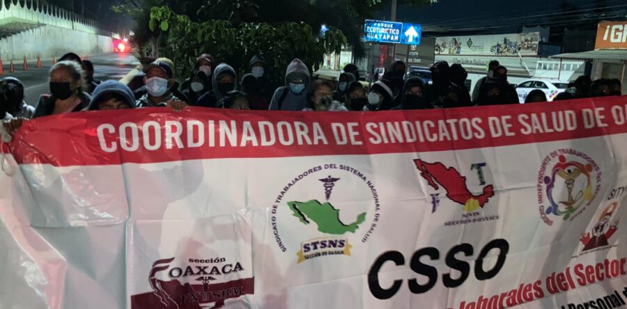 Ex trabajadores de salud protestaron en la Zona Militar de Ixcotel