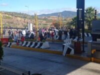 También el FIOB protestó en la Caseta de Peaje de Huitzo