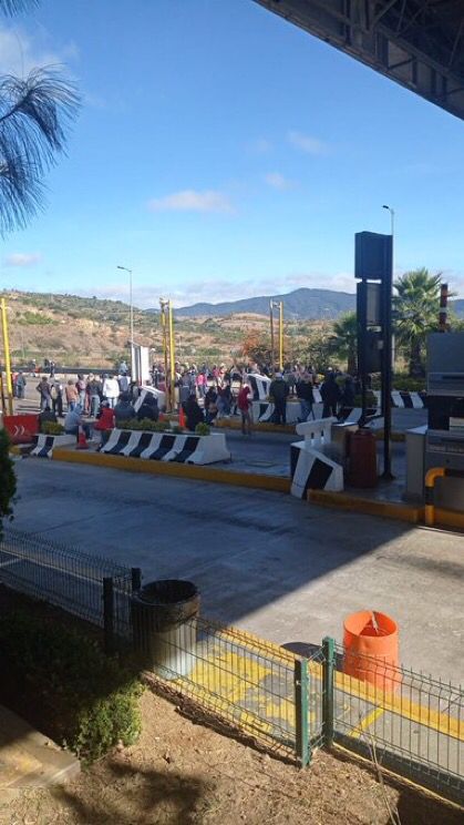 También el FIOB protestó en la Caseta de Peaje de Huitzo