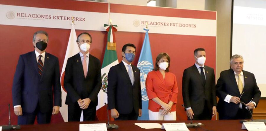 Recibe Oaxaca 14 ambulancias y equipamiento médico donados por Japón