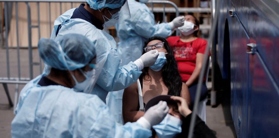 Ómicron dispara contagios en México y presiona al sistema de salud