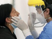 Nueva ola de Covid bate récords; supera los 2 millones de casos diarios en el mundo