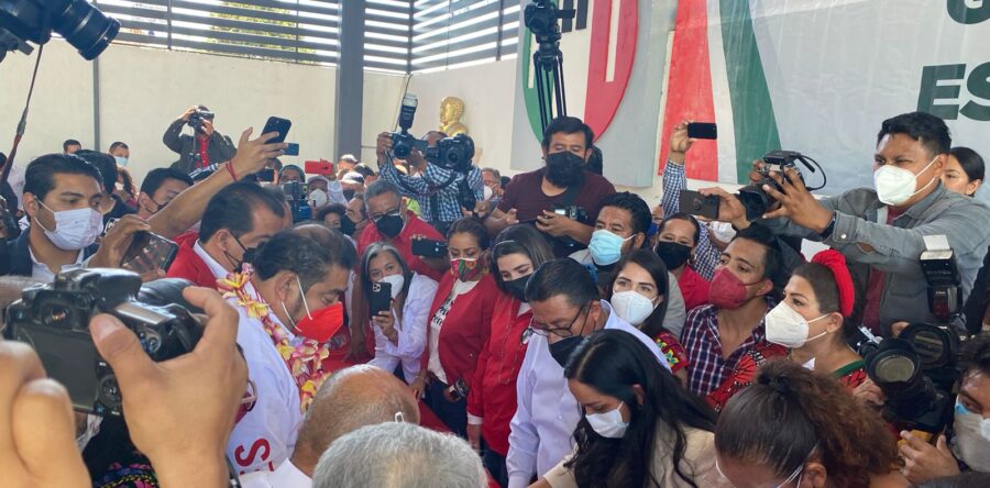 Alejandro Avilés Álvarez se registró como precandidato del PRI al gobierno de Oaxaca