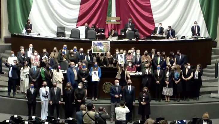 Diputados del PAN piden investigar a hijo de AMLO; Morena lo rechaza
